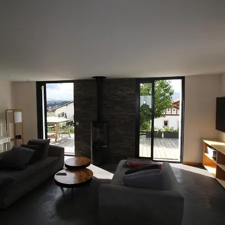 Oxter Baita Avec Les Cles De Saint Jean De Luz Сибур